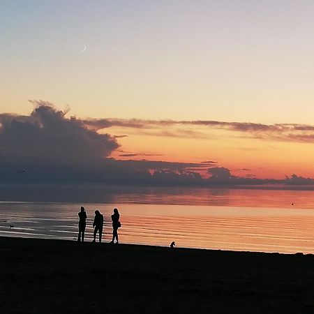 15 Minutes From The Beach And City Center 7 Minutes From The Airport Riga Exterior foto